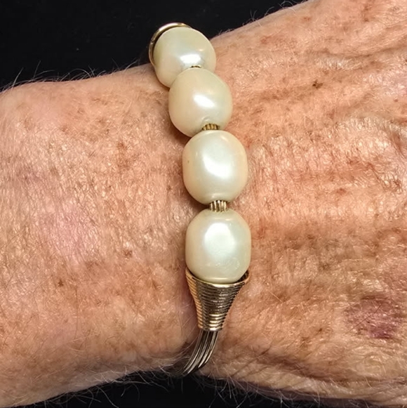 Elegant Gold Wire and Pearl Cuff Bracelet - Picture 2 of 4